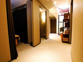 アジエスタ 横浜店(ASIESTA)/綺麗&清潔なアジアン風の店内