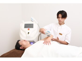 エピシア(EPICIA)/メンズ脱毛 施術の様子