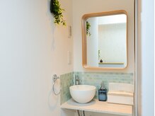 お着替えやメイク直しに。(カーテン付き)