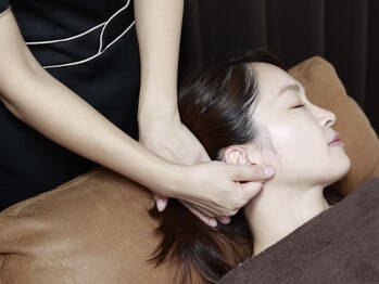 ナナマルニ 高知店(702)の写真/痛いけど効く！≪小顔フェイシャル＋首肩orヘッド付約70分￥7480≫食いしばり・顎コリを徹底解消◎