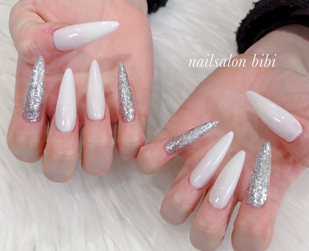 2025年秋トレンド】ホワイト ハンド スーパーロングのネイル