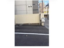 パールブルー(All Perl blue)の雰囲気(自転車のお客様はこちらの白い壁側にお止めください)