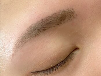 ドットシュシュ バイ シェノン(.chouchou by chainon)の写真/【男女問わず当店人気のアイブロウメニュー！】雰囲気や骨格に合わせた眉毛をご提案☆プロの技で垢抜け！