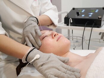 キーオブフェイス(Key of Face)/EMSで顔のたるみにアプローチ