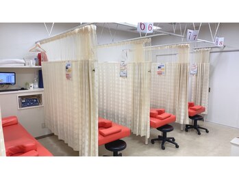 ほねつぎ長嶺鍼灸接骨院/施術ベッド