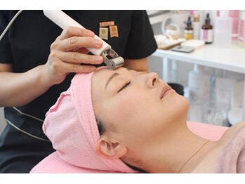 プライベートエステティックサロン アメジスト(AMETHYST)/高濃度の美容液を導入します。