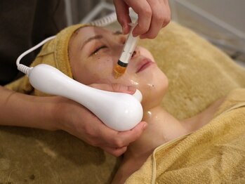 小顔・美肌専門 クリニカルサロン Nurse Reface 【ナースリフェイス】の写真/「最近疲れて見える・・・」と感じたら。ほうれい線・たるみにリフトケア。