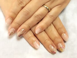 シンプルな大人のネイル