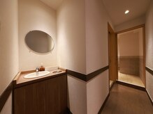 カサネ 六本松店(KASANE)の雰囲気（更衣室、お手洗い綺麗です！）