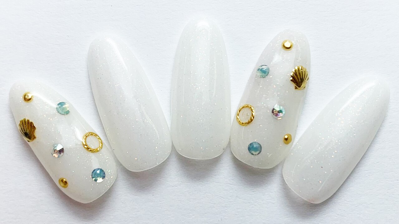 2025年-2026年冬トレンド】ホワイト ワンカラー ハンドのネイル