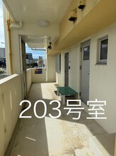 太陽と月/58号線側に階段あり2階の奥です