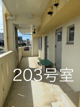 太陽と月/58号線側に階段あり2階の奥です