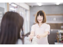刈谷ハピネス接骨院の雰囲気（女性の受付さんも多数在中！お子様連れも大歓迎！）