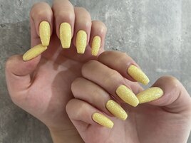 137 黄色ネイル