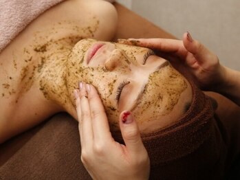 サリーエミリー 船橋店(SallyEmiry)の写真/当店大人気メニュー【新世代ハーブピーリング×韓国小顔コルギ】でお肌の深部までアプローチ♪クーポン有◎