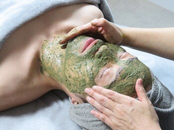 サロンデュ ひゃーく(Salon du ひゃーく)の写真/《六本木徒歩1分》30代・40代大人男性のフェイシャルケア！男性特有の肌悩みを改善《脂肌/毛穴のよごれ》