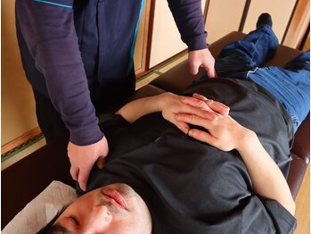 MMKカイロプラクティック 大分/股関節の施術