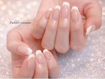 アンベリール 横浜店(Embellir)の写真/大人の女性にも人気な上品ネイル！お仕事上、派手にはできない方もシンプルなデザインで指先を美しく♪