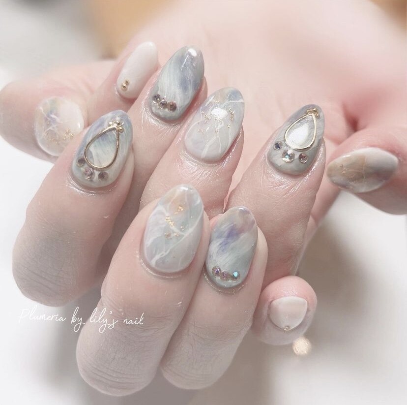 2026年冬トレンド】プルメリアのネイルデザイン集｜人気順