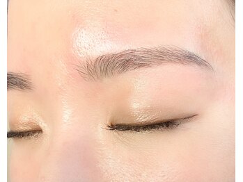 クラソル(crasol)/眉スタイリング