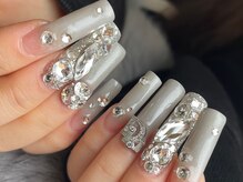 マーベラス ネイル デザイン(Marvelous Nail Design)/グレー&ビジュー