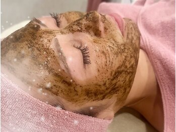 レイ(Ray)の写真/ハーブピーリングで不要な老廃物の排出を促進◎毛穴の開きや黒ずみを改善し、明るく透明感のある肌に♪