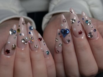 キラキラビジューネイル