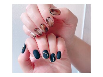 リッシュネイルアンドアイラッシュ グランデ(Riche nail&eyelash grande)/ブラウン×マットブラック