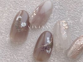 繊細なフラワー