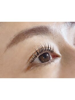 ナチュラル上品な目元にしたい