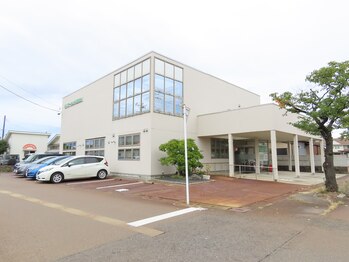 スパイリーア(Spiraea)/駐車場複数台ございます