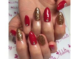 赤とゴールドネイル