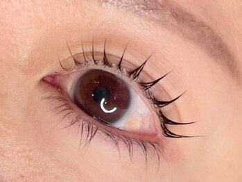 ラシク ベル(Lashiku Belle)/パリジェンヌで束感を