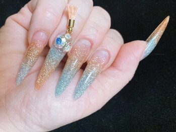 ネイルサロン ミリィー(Nail Salon MiRy)の写真/誰にも邪魔されないプライベート空間で納得のいく映える手元に☆スカルプのストーン,カラーにもこだわり有!