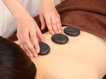 アジオ 三ノ宮駅前店(AGIO)の写真/三宮スグ★熟練スタッフの本格施術!経絡リンパマッサージや肩甲骨はがし/コルギ/かっさ/ホットストーンも◎