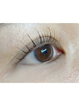 ナチュラル上品な目元にしたい