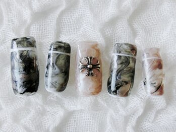 ネイリシャス(NAILICIOUS)/シックなカラーの辛口ネイル