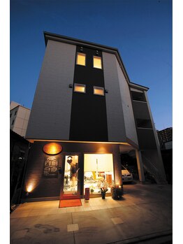 エルブセゾン/サロン外観 住宅街にあります
