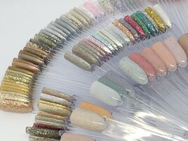 1000色以上用意