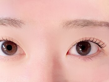 レニー(Reny)の写真/【キッズスペース完備】お顔の形,造り,体格やお洋服に合わせて美容師アイリストが似合わせまつげをご提案♪
