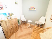 ウル鍼灸整骨院の雰囲気（【院内風景】ハワイアンカフェのようなオシャレな待合室♪）