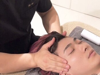 コガオラウンジ 柏店(KOGAO LOUNGE.)の写真/男性歓迎【小顔矯正/小顔ヘッドスパ】極上手技で疲労解消&感動小顔に。頭皮からじっくりと解します!