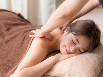 吉乃 大和高田有井店の写真/1対1の施術だからリラックスしながら施術可能◎PCやスマホで固まった首・肩のコリをほぐし、疲労解消!