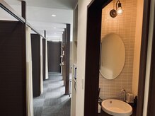 半個室の施術スペースなので周りを気にせず施術を堪能できます。