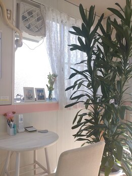 いっしょう堂/天然の光が射す明るい待合室