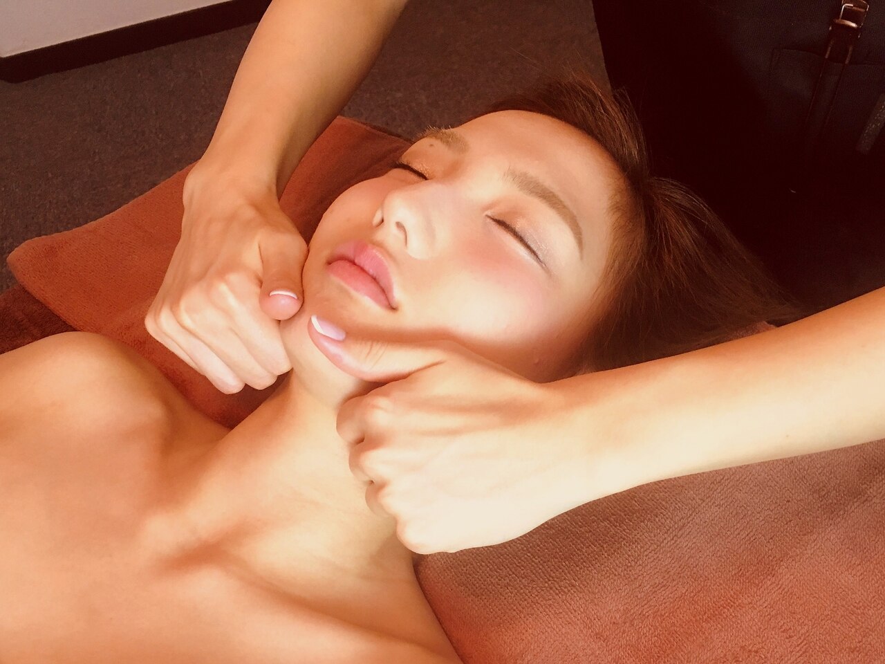 ◆小畑指名【ぎゅぎゅっと小顔徹底版】小顔+巻き肩矯正60分\9,900