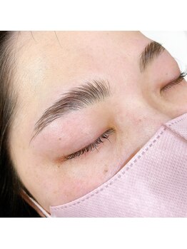 ネイル アンド アイラッシュ グレイス(Grace)/ハリウッドアイブロウ《HBL》