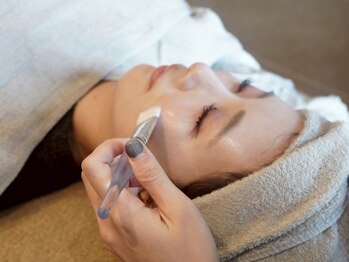 小顔・美肌専門 クリニカルサロン Nurse Reface 【ナースリフェイス】の写真/鏡を見るのが楽しくなる肌へ。大人女性のための本格美肌ケア。