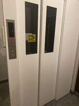 エヌラボ(N.LABO)/エレベーターで4階へ