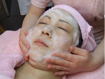 ロイヤルメイキングの写真/【目元の印象を左右するまつげ・眉デザイン&素肌を整えるフェイシャルケア】透明感ある明るい素肌・目元へ